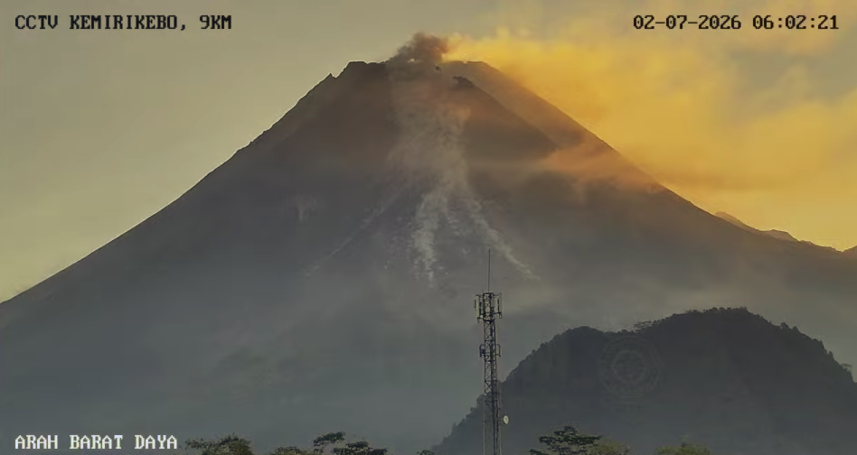 Merapi Erupsi Lagi Hari Ini, BPPTKG Catat Awan Panas Guguran Sejauh 1,7 Kilometer