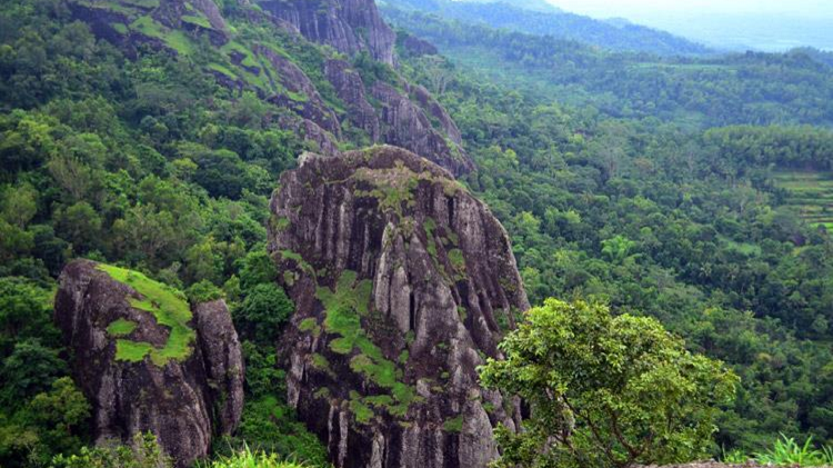 Tren Pendakian Tektok 2026 Jadi Keajaiban Geologi Gunung Api Purba Nglanggeran
