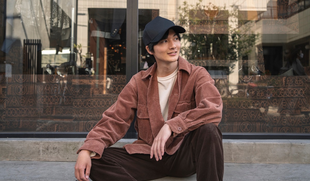 Simbol Nostalgic Penuh Estetika, Simak 5 Tren Fashion Lawas Pria yang Populer di 2025