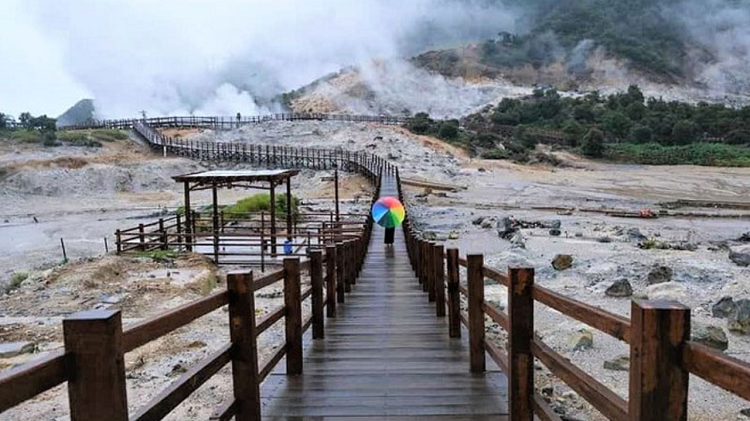 Pesona Eksotis Kawah Sikidang Banjarnegara, Destinasi Wisata Vulkanik Populer 