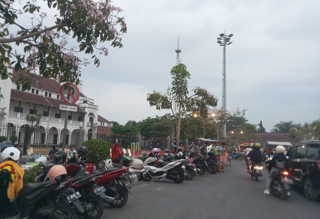 Parkir di Jalan Pancasila Kota Tegal Jadi Lahan Bancakan