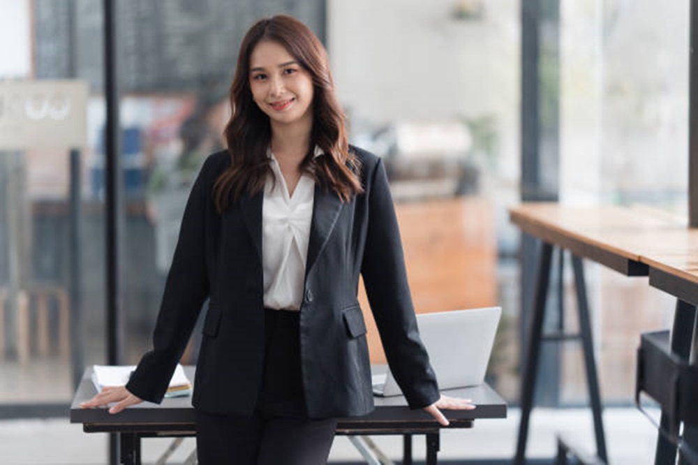 7 Pilihan Warna Blazer untuk Penampilan Elegan dan Berwibawa Segala Acara, Cek Disini