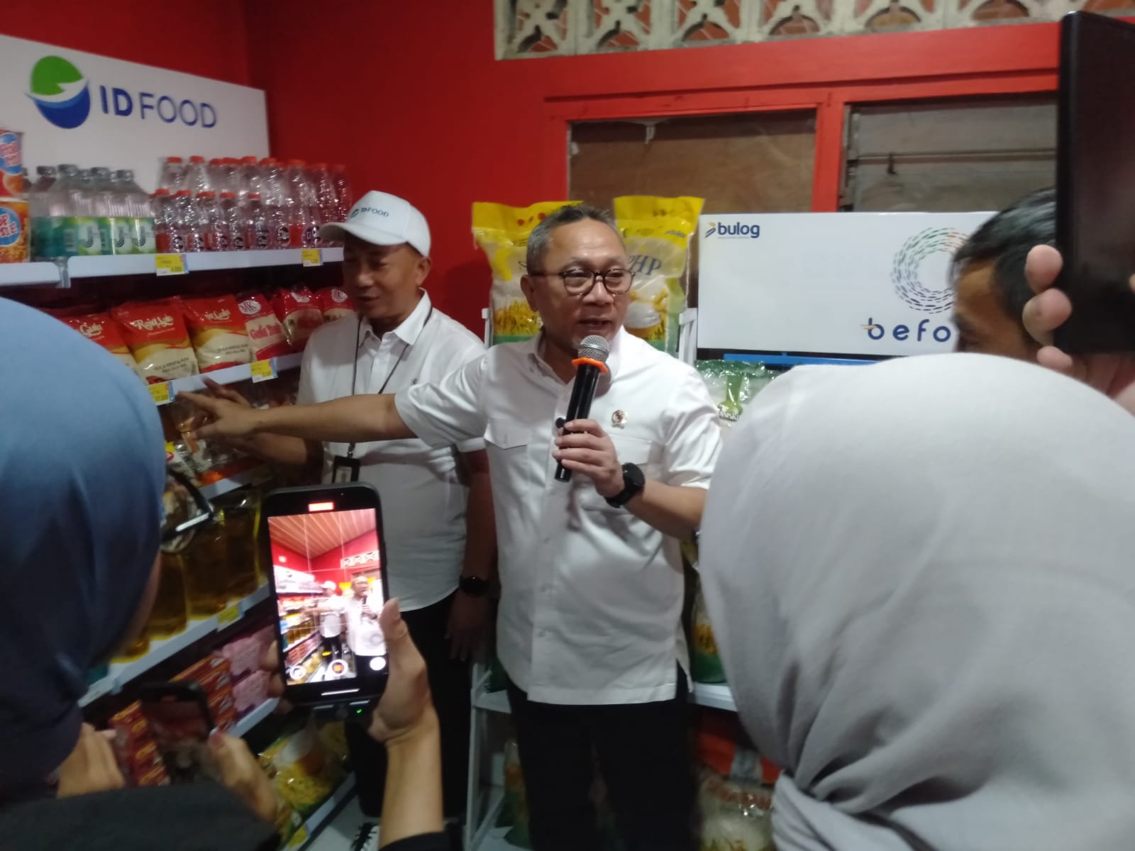 Menko Pangan Zulkifli Hasan Tinjau Kopdes Merah Putih Sinduadi Sleman, Sebut Lengkap dan Ideal