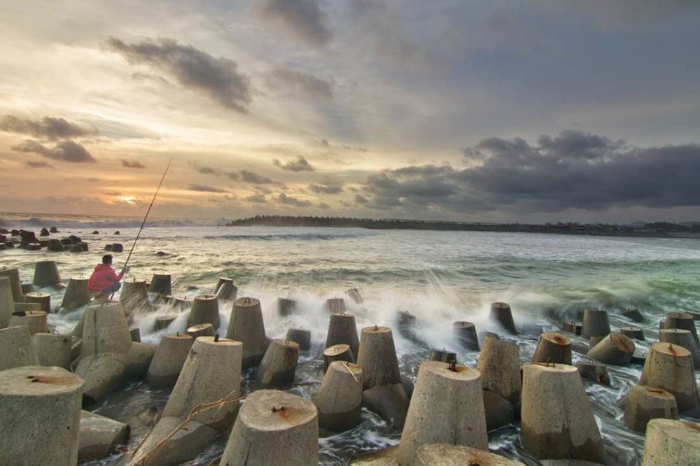 6 Pantai di Kulon Progo dengan View Memanjakan Mata dan Beragam Aktivitas Seru, Cek Disini