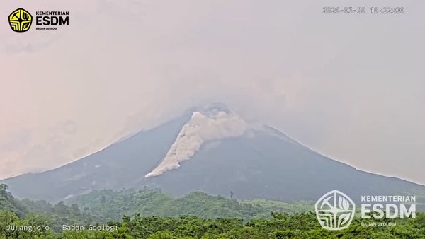 Merapi Keluarkan APG Usai Hujan Deras, BPPTKG Keluarkan Peringatan Bahaya Lahar