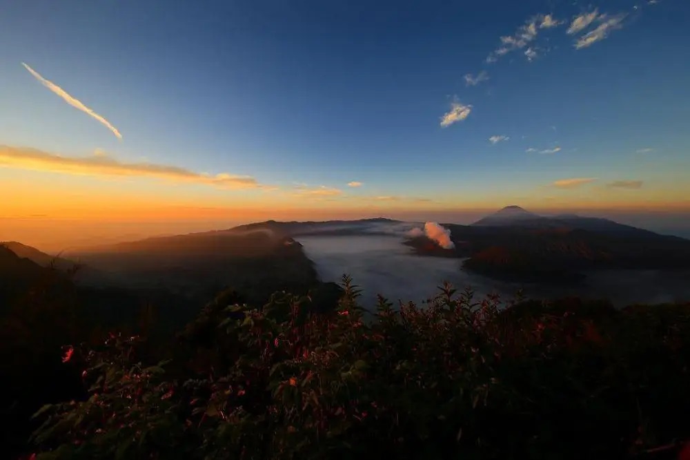Rekomendasi Spot Sunrise di Bromo, Tawarkan Keindahan Panorama Pagi Berbeda dan Memikat