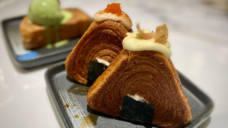 Dunia Pastry Ini Kalian Lebih Suka Crombolini atau Conigiri? Simak Review Lengkapnya Disini