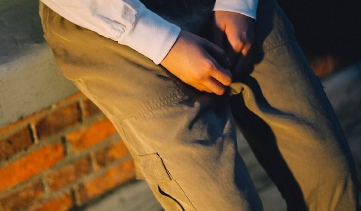 Modis dan Bergaya Setiap Hari, Simak 5 Inspirasi Fashion Celana Corduroy untuk Pria yang Kece