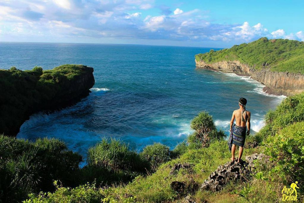 Bosan Liburan dirumah? Berikut Rekomendasi Destinasi Wisata Liburan Akhir Tahun Pulau Kalong Gunungkidul