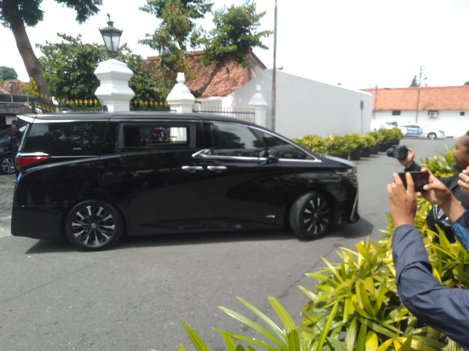 Jokowi Bertemu dengan Sri Sultan HB  X di Kraton Yogyakarta Selama 1,5 Jam