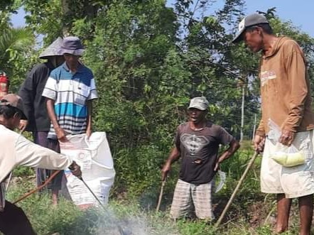 Antisipasi Bencana Longsor, Warga Bantarkawung Gotong Royong Membuat Parit-parit Air