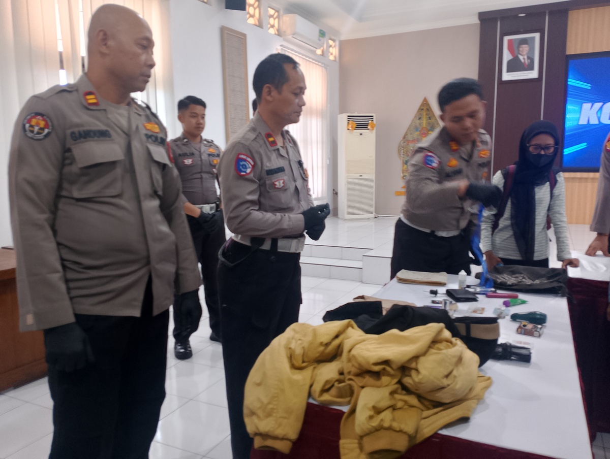 Pesta Miras Berakhir Tragis, Honda Jazz Tabrak Pemotor di Bugisan