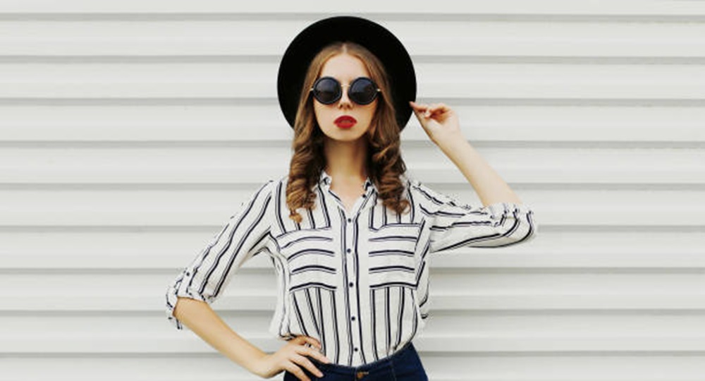 Anti Monoton dan Super Modis, Inilah Inspirasi Outfit Hangout Wanita dengan Nuansa Monokrom