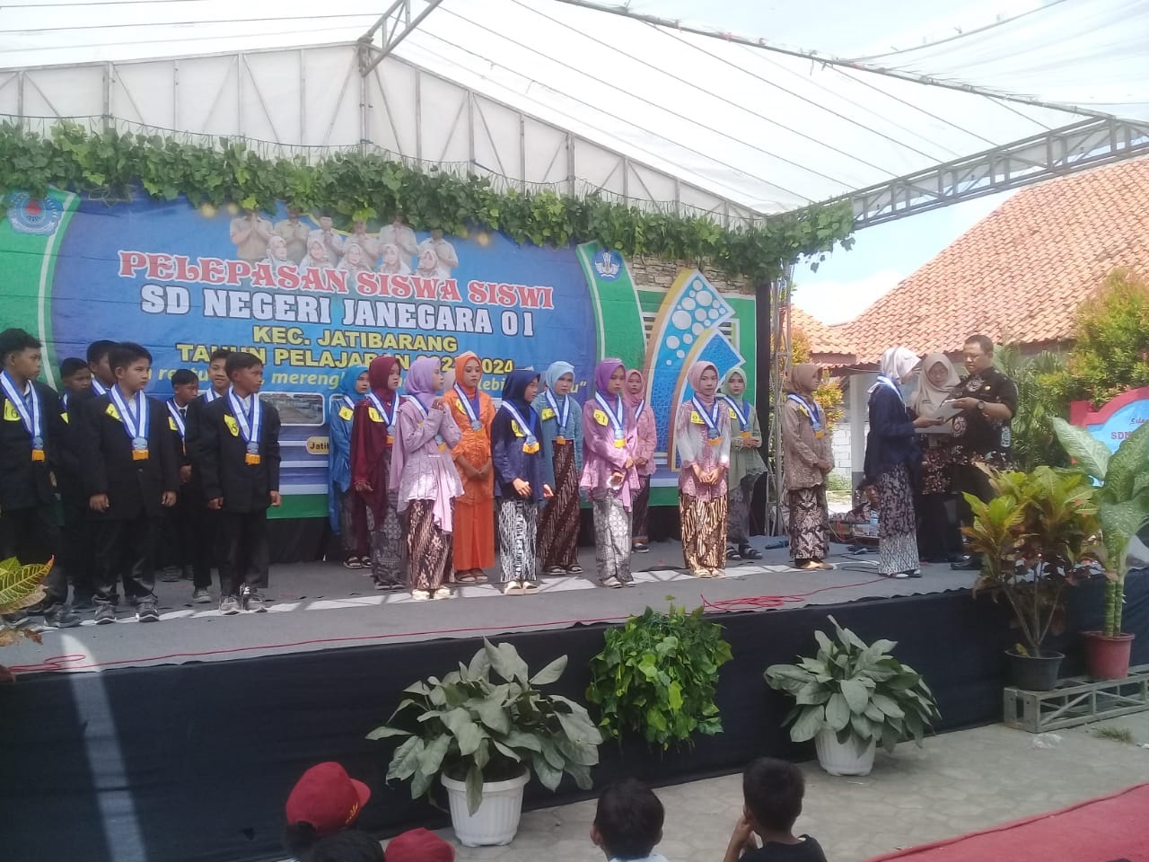 Pelepasan Siswa di SDN 01 Janegara Brebes Meriah