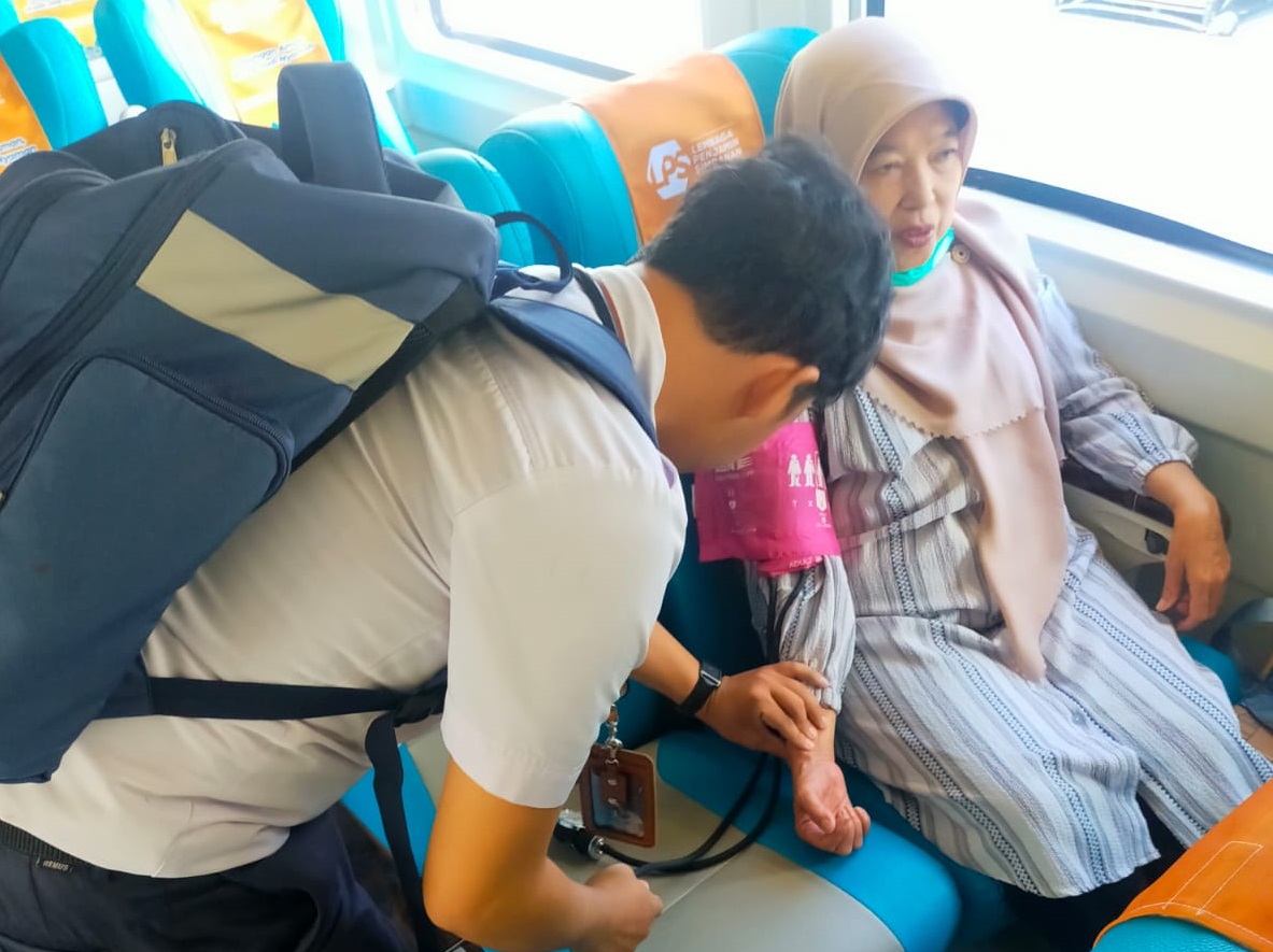 Saat Penumpang Kereta Api Sembrani Mudik dan Melahirkan Jelang Lebaran 2024