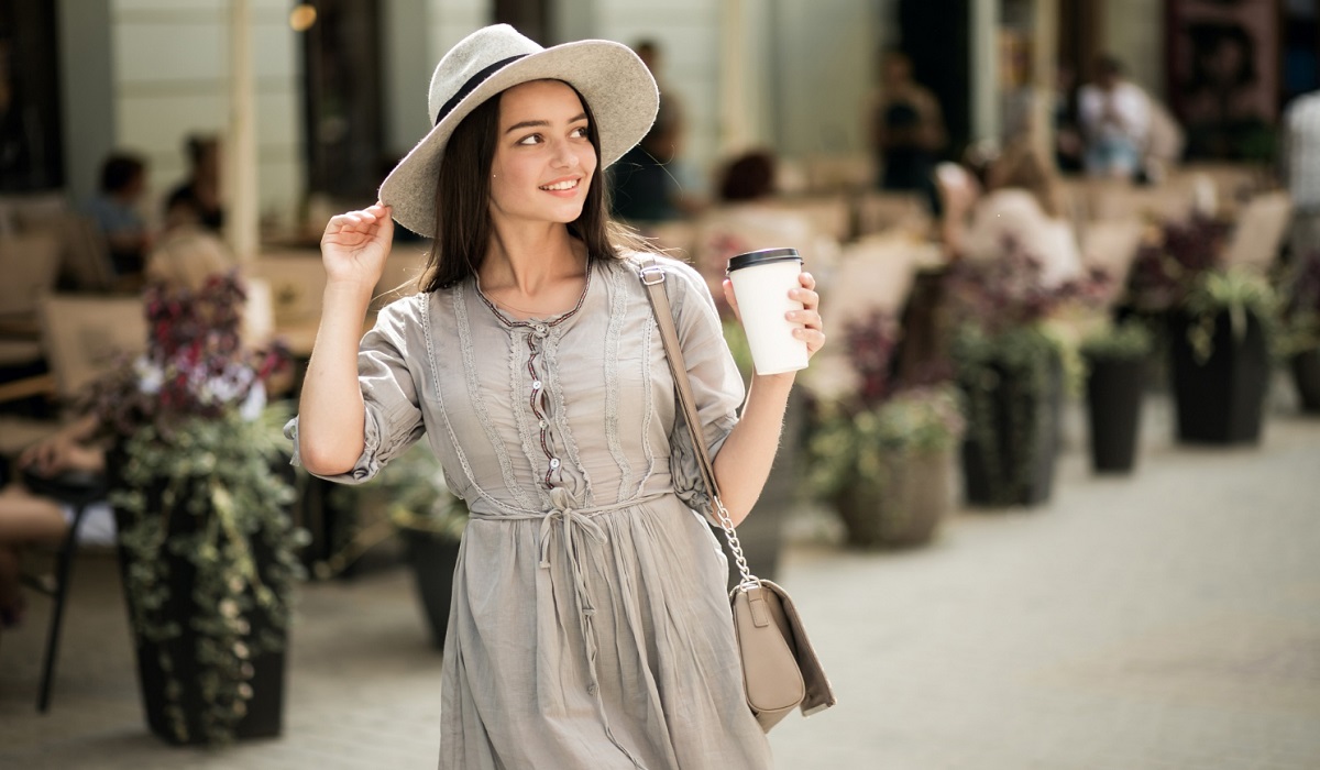 5 Pilihan First Date Outfit untuk Wanita Berikan Kesan Kece dan Juga Manis, Cek Disini