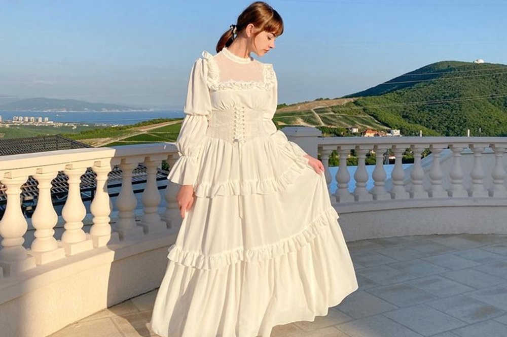 7 Model Busana Wanita Terbaru untuk Gaya Feminin Berbagai Acara, Intip Disini