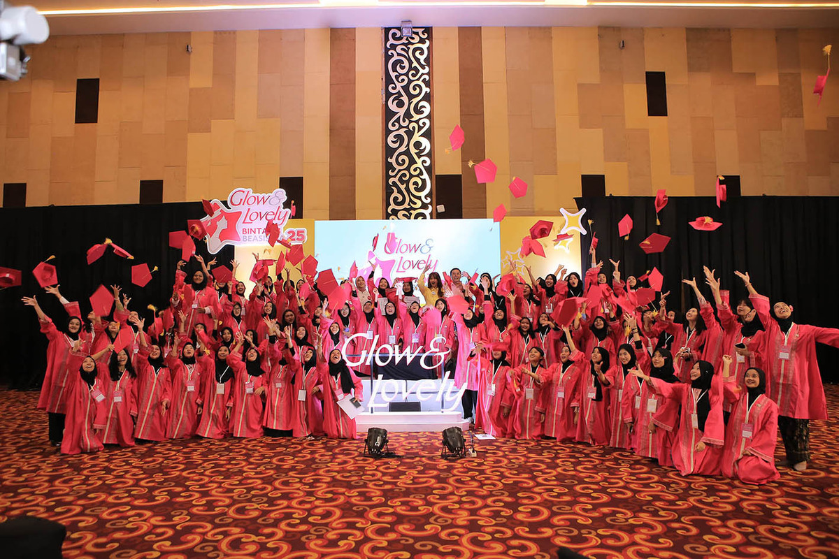100 Perempuan Muda Siap Wujudkan Glowing Future Bersama Glow & Lovely Bintang Beasiswa 2025