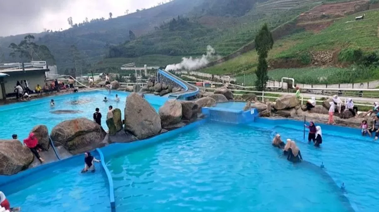 Healing Dengan Tenang dan Panorama Dieng di Kolam Renang Banyu Alam Bitingan, Cek Info Lengkapnya Disini