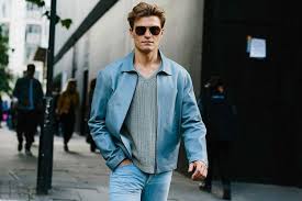 Inspirasi Styling Outfit Cowok Vintage Yang Timeless Di 2025, Tampil Trendi Berkelas Dengan Gaya Klasik 