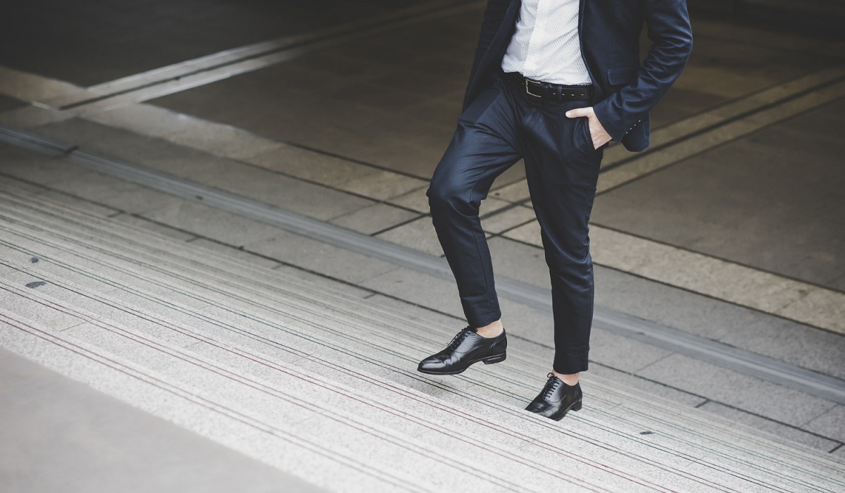 4 Pilihan Ankle Pants Terbaik Pria untuk Paduan Outfit Stylish dan Modern, Simak Disini