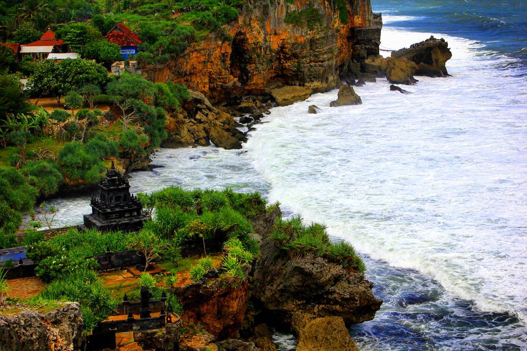 Destinasi Wisata di Pantai Ngobaran yang Menawarkan Pengalaman Spiritual dan Budaya Jogja