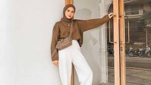 Ide Padu Padan Busana Wanita Hijab Dengan Celana Putih, Bikin OOTD Auto Stylish Anti-Boring
