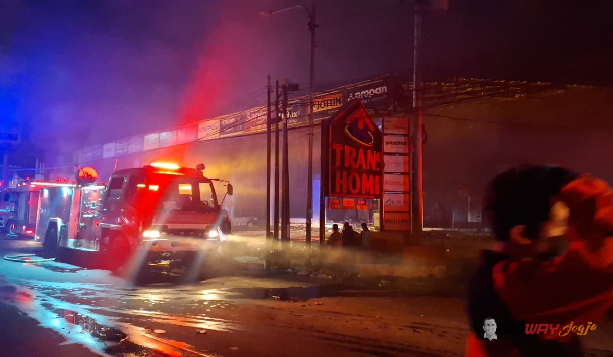 Kebakaran Trans Home Sleman, Dua Korban Diduga Meninggal Ditemukan di Lantai 2 dan 3