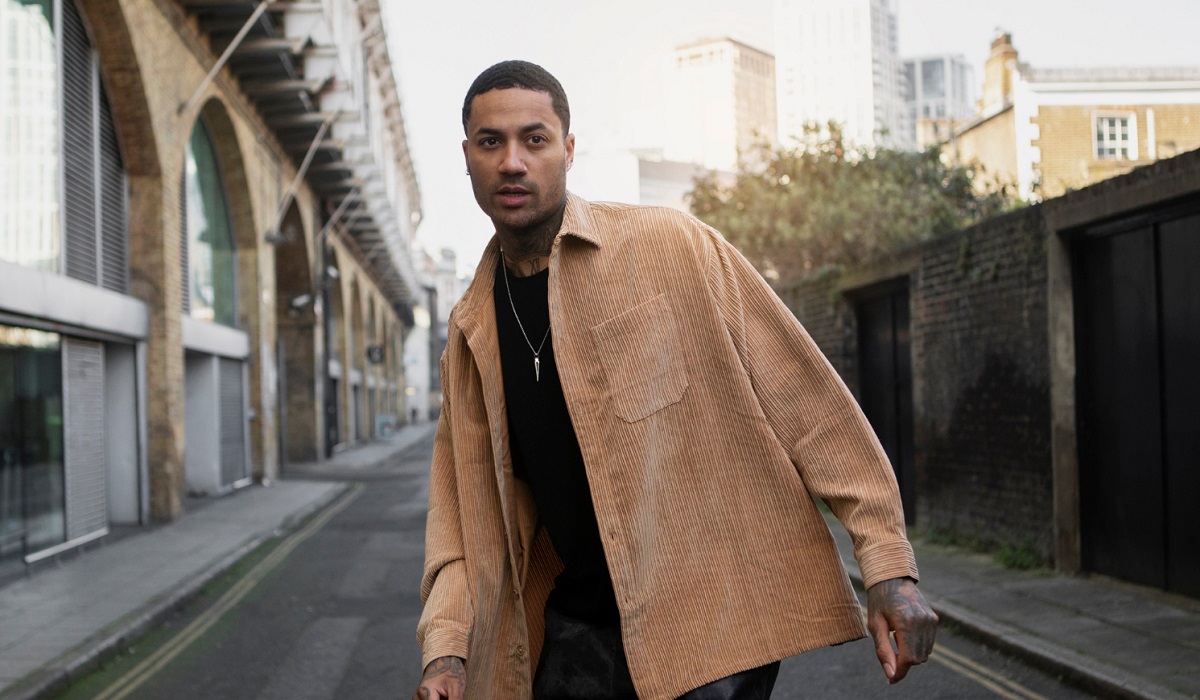 Gaya Menarik dan Beragam, Inilah 5 Paduan Outfit Corduroy 2025 yang Modis dan Simpel