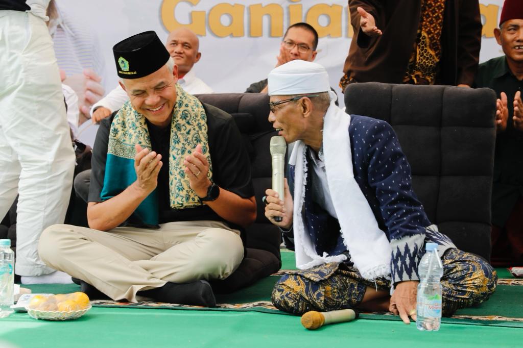 KH RM Soleh Bajuri Bisikkan ke Ganjar 21 Mursyid Thoriqoh se-Lampung Dukung Capres 03
