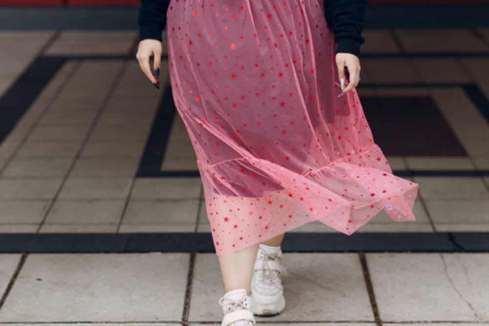 Tips Memilih Rok Panjang untuk Tubuh Berisi, Tampak Modis dan Lebih Ramping