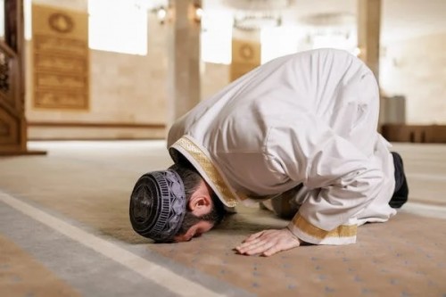6 Manfaat Sujud dalam Islam: Mendalamkan Hubungan Diri dengan Allah dan Meningkatkan Kesehatan