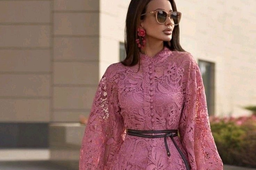 Inspirasi Model Long Dress Brokat untuk Wanita Usia 40 Tahun, Mewah di Setiap Penampilan