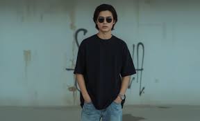   8 Tips Memilih Warna Kaos Polos Untuk Pria 2025, Bikin Tampil Bagus Dan Modis Makin Stylish