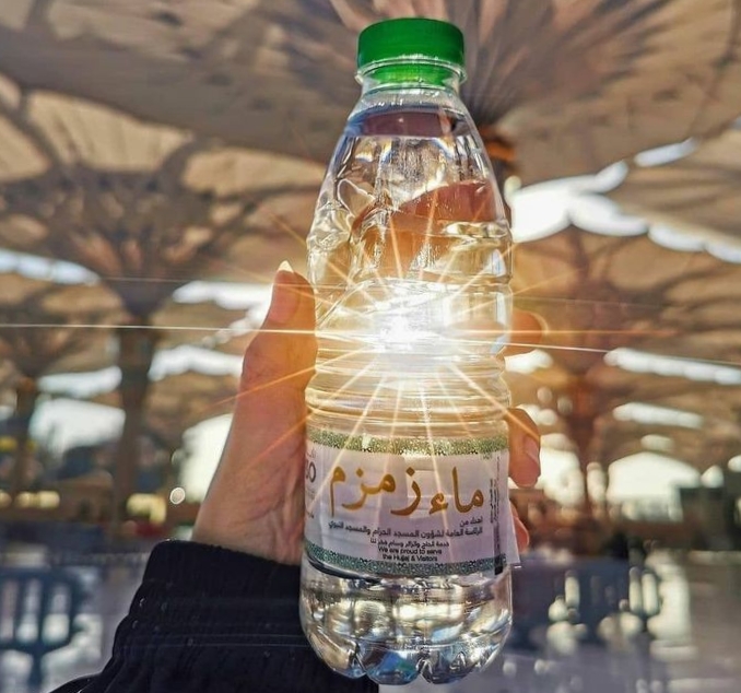 Ramai Kepulangan Haji, Inilah 5 Manfaat Air Zamzam yang Jarang diketahui