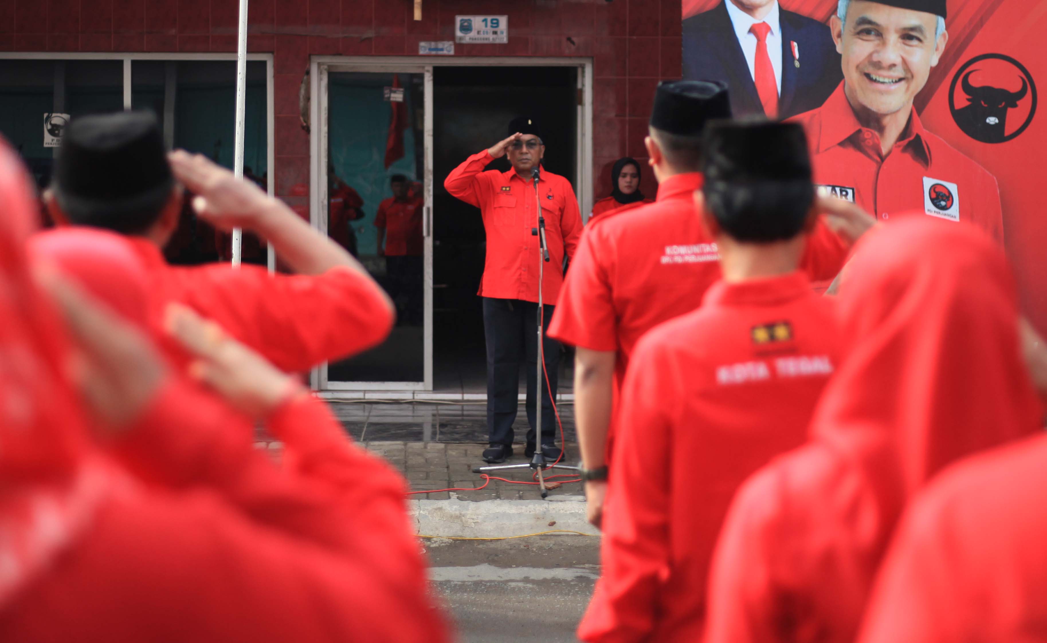 Upacara HUT ke-51, Edy Suripno Instruksikan Kader PDIP Kota Tegal Tiru Kesabaran Revolusioner Megawati