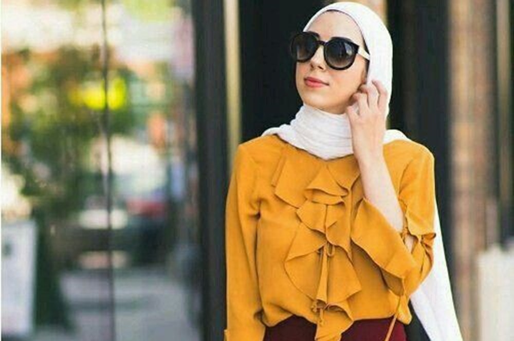 7 Ide Kombinasi Warna Hijab Menarik untuk Baju Kuning Mustard, Cek Disini
