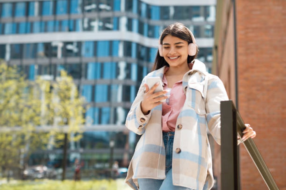 Tampil Berbagai Gaya Modis dengan OOTD Oversize Buat Ngampus, Cek Inspirasinya Disini