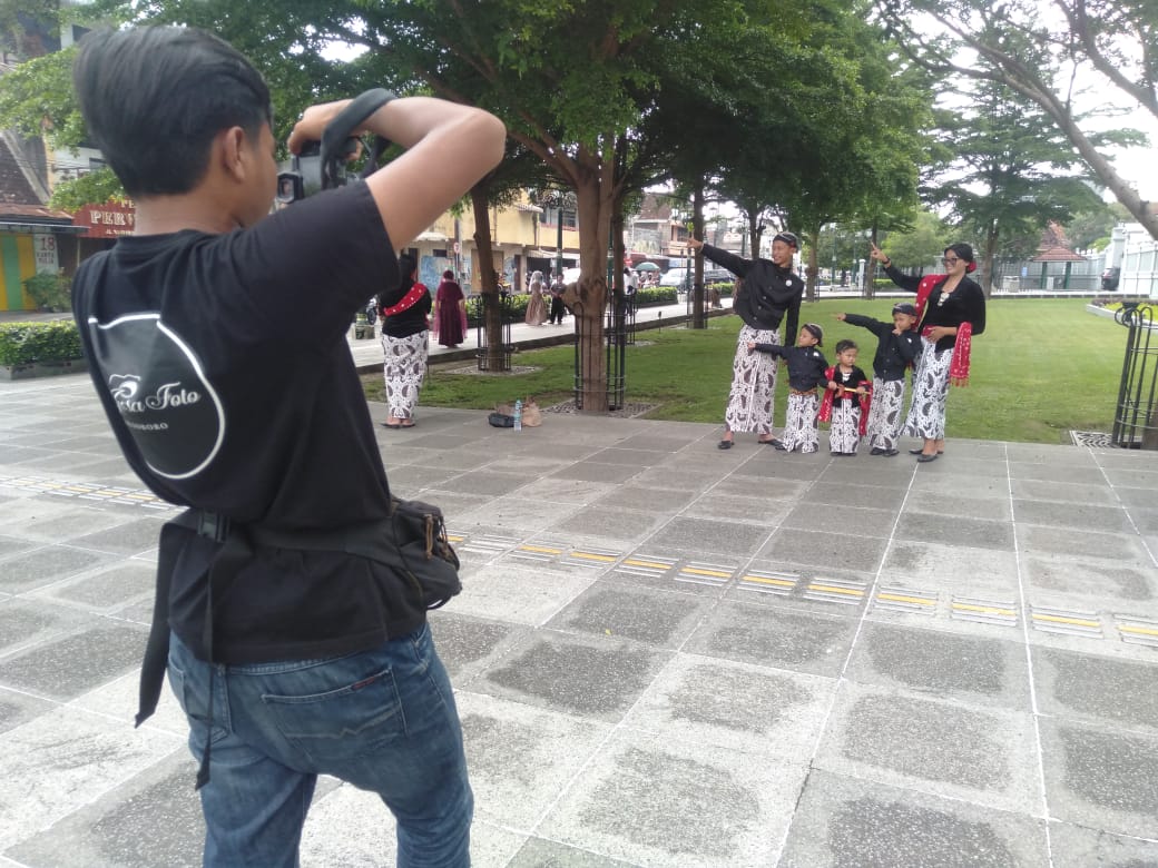 Cuma Rp5 Ribu, Foto Hits Pakaian Adat Jawa di Malioboro Diserbu Wisatawan 