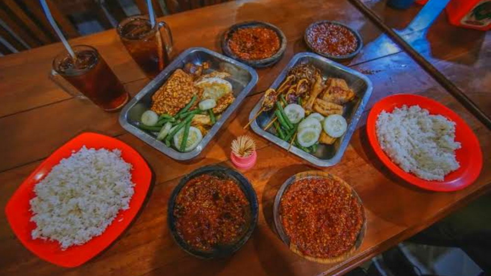 Ada di Pusat Kota, Ini 5 Rekomendasi Kuliner Malam Surabaya yang Bikin Lidahmu Tak Berhenti Menari