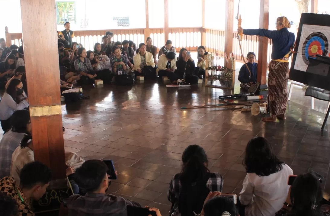 Mahasiswa Universitas Atma Jaya Yogyakarta Diajak Kenal Budaya