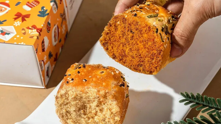 Tren Roti Abon Gulung Kekinian di Jakarta dengan Tekstur Lembuut dan Gurih, Simak Ulasan Lengkapnya