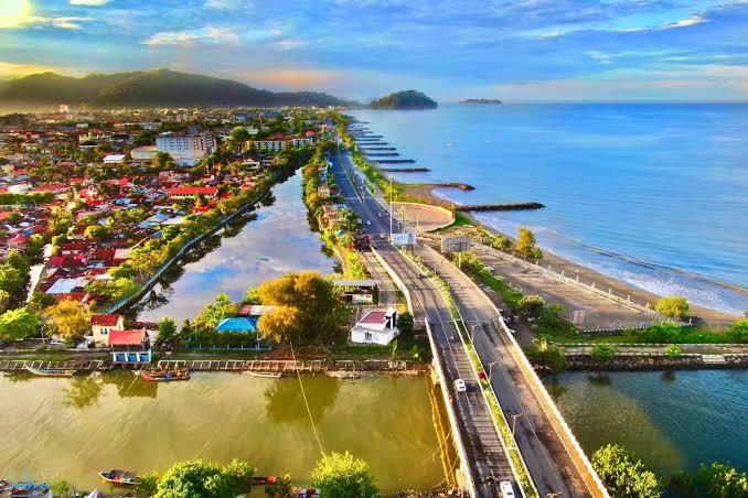 Rekomendasi 5 Destinasi Wisata Terbaru 2024 Padang yang Dijamin Tak Kalah Nyaman dan Seru Banget