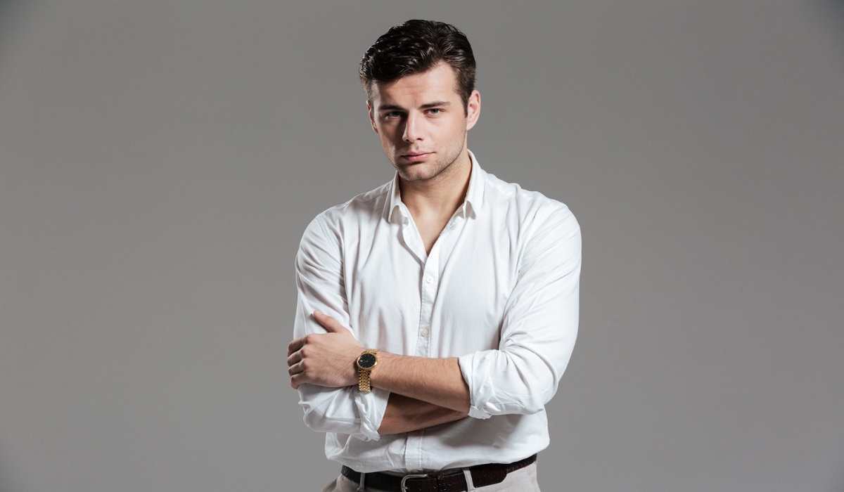 5 Ide Outfit Kemeja Hitam Terbaik Pria untuk Acara Kondangan, Buat Visual Makin Stand Out di Tengah Acara