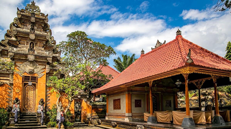 Strategi Menteri Pariwisata Widiyanti Memperkuat Layanan dan Rekor Kunjungan Wisata di Pulau Dewata