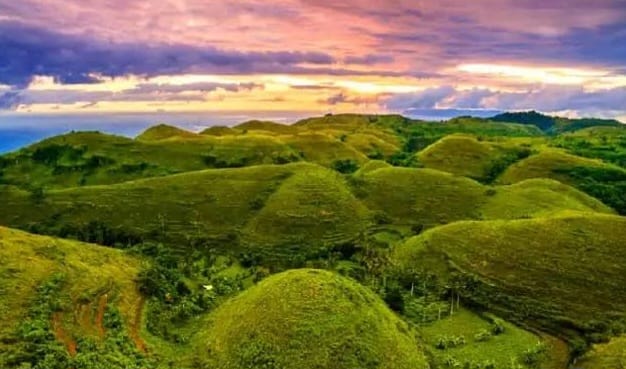 Menjelajahi Wisata Terbaru 2024 Bukit Teletubbies Nusa Penida, Sensasi Berpetualang di Negeri Awan