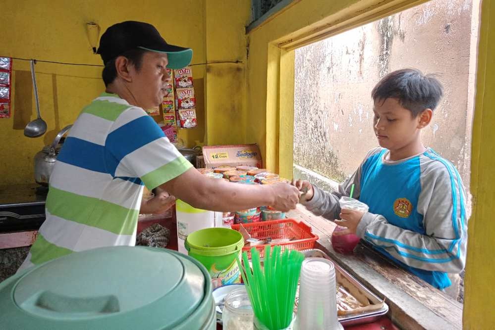 Terkait Pelaksanaan Program Makan Bergizi Gratis, Penjaga Kantin Merasa Khawatir Omzet Anjlok