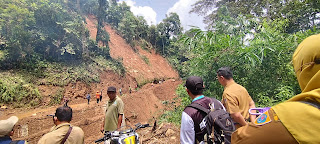 Dinkes Brebes Gandeng Puskesmas Monitoring Pos Kesehatan Warga Terdampak Longsor Wilayah Salem