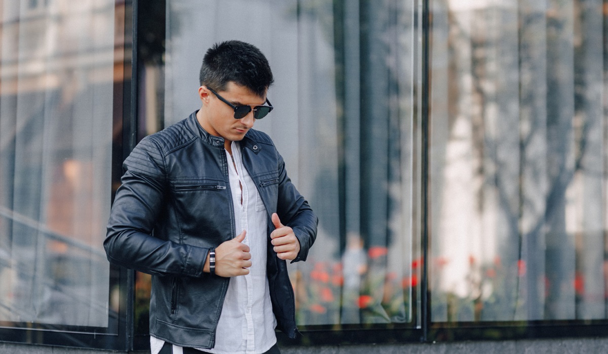 7 Ide Styling Outfit Jaket Kulit Pria yang Buat Penampilanmu Makin Trendi dan Tidak Membosankan