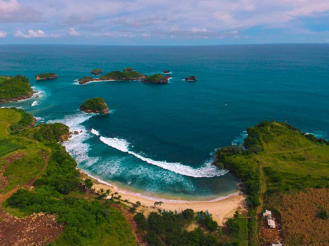 8 Rekomendasi Wisata Terbaru 2024 Pantai Terindah dan Populer di Blitar, Simak Alamat dan HTMnya Disini